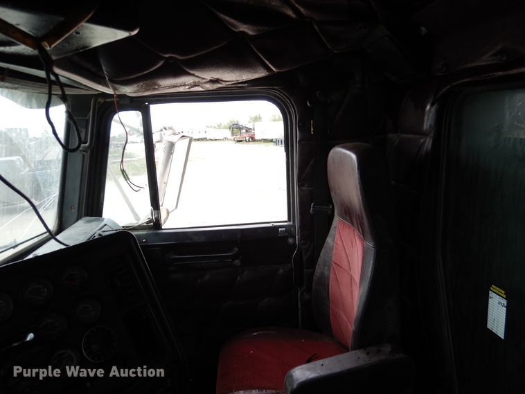 image for item AF9950 1993 Freightliner FLD  dump truck