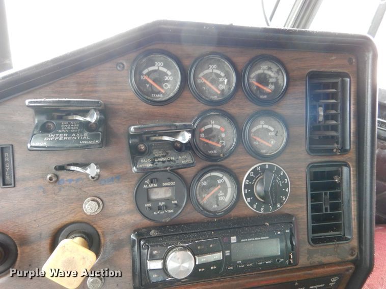 image for item AF9950 1993 Freightliner FLD  dump truck