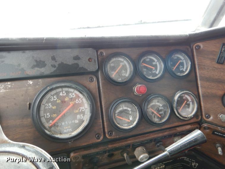 image for item AF9950 1993 Freightliner FLD  dump truck