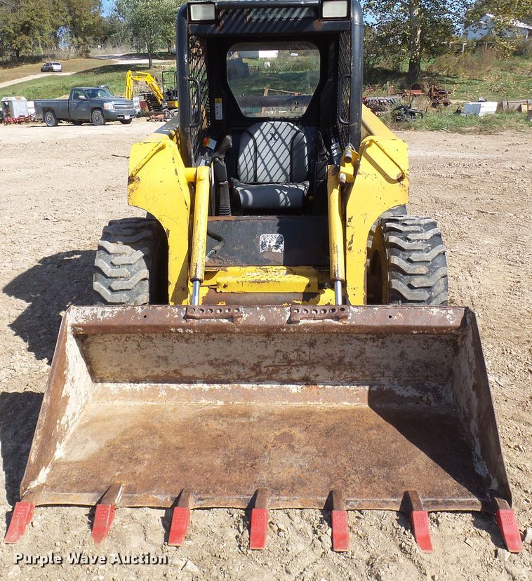 image for item DC2917 1999 John Deere 250  skid steer loader