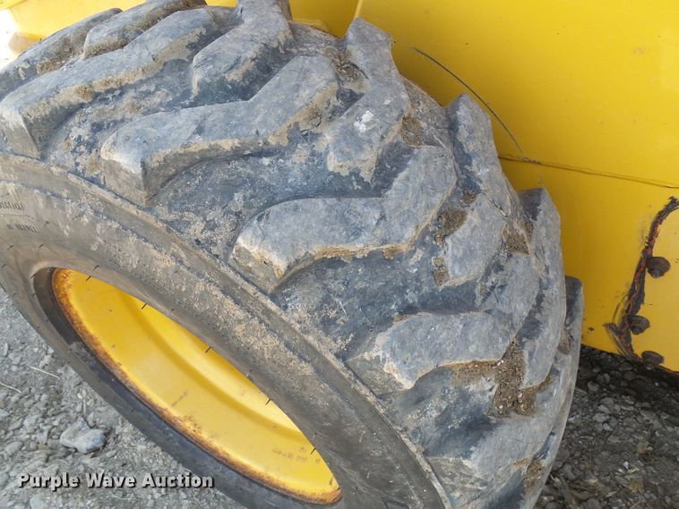 image for item DC2917 1999 John Deere 250  skid steer loader