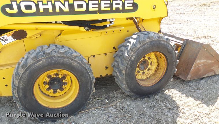 image for item DC2917 1999 John Deere 250  skid steer loader