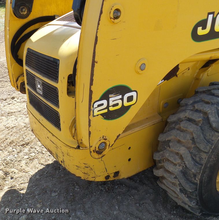 image for item DC2917 1999 John Deere 250  skid steer loader