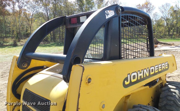 image for item DC2917 1999 John Deere 250  skid steer loader