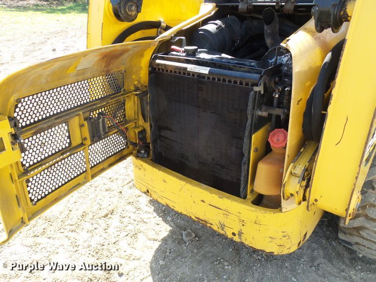 image for item DC2917 1999 John Deere 250  skid steer loader