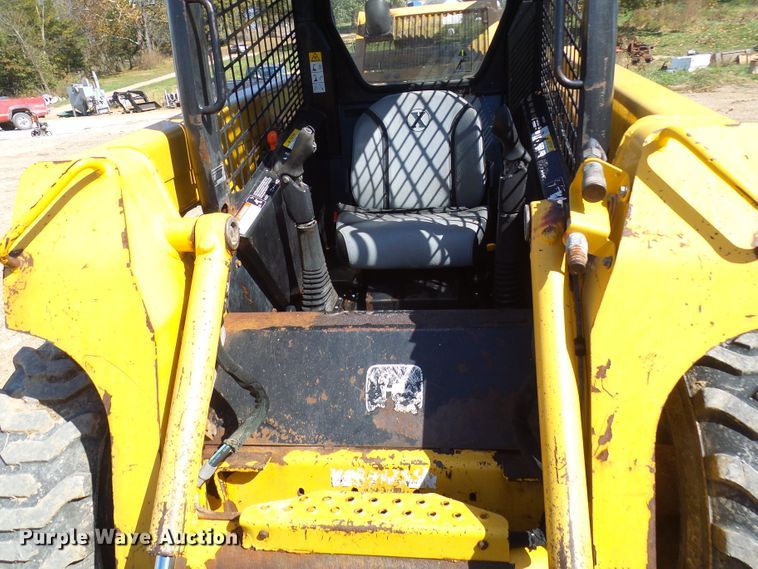 image for item DC2917 1999 John Deere 250  skid steer loader