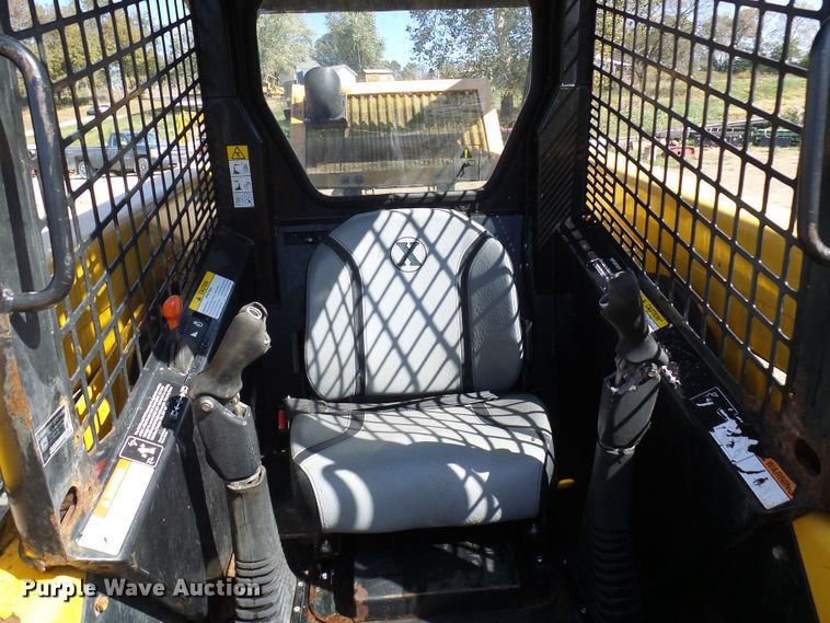 image for item DC2917 1999 John Deere 250  skid steer loader