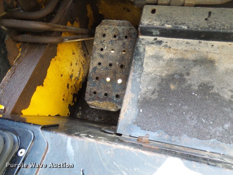 image for item DC2917 1999 John Deere 250  skid steer loader
