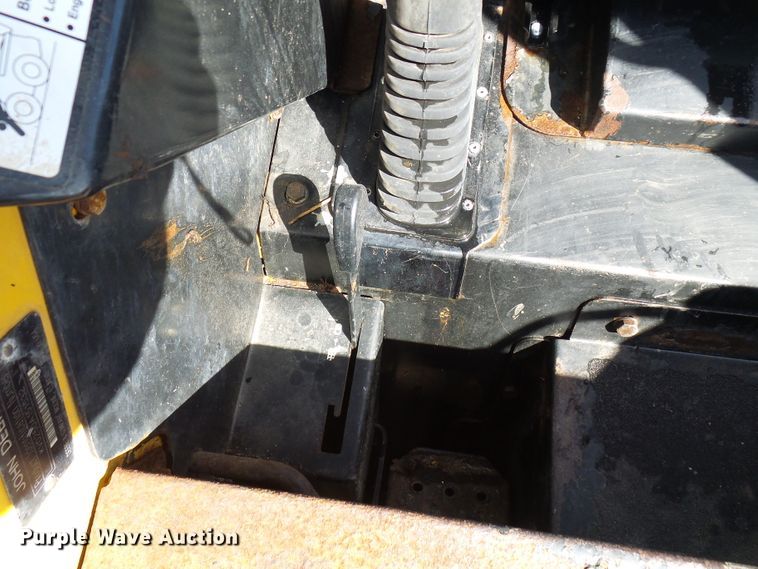 image for item DC2917 1999 John Deere 250  skid steer loader