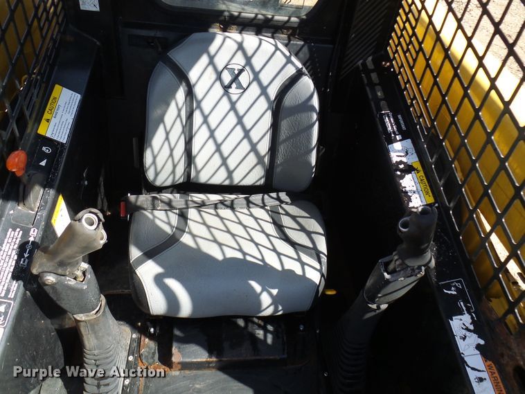 image for item DC2917 1999 John Deere 250  skid steer loader