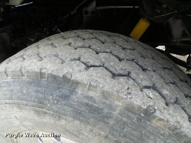 image for item DC2926 2006 Peterbilt 335  dump truck