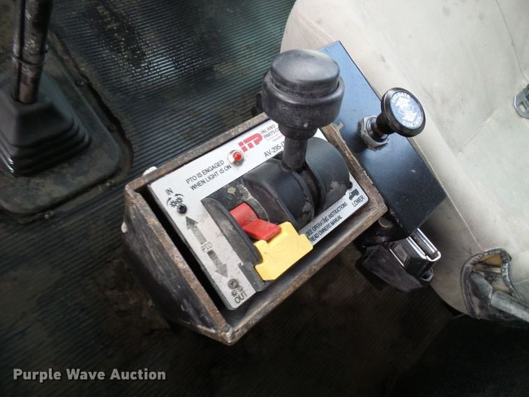 image for item DC2926 2006 Peterbilt 335  dump truck