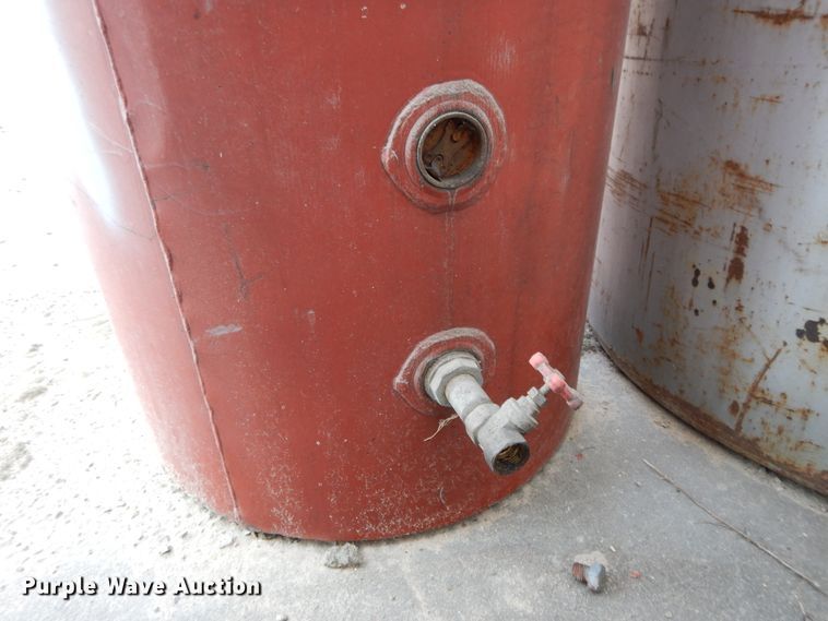 image for item DD6676 (3) tanks