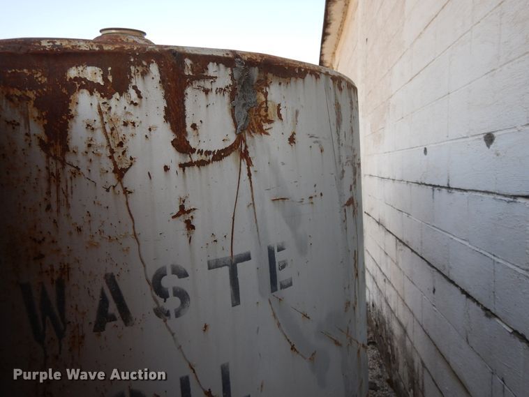 image for item DD6676 (3) tanks