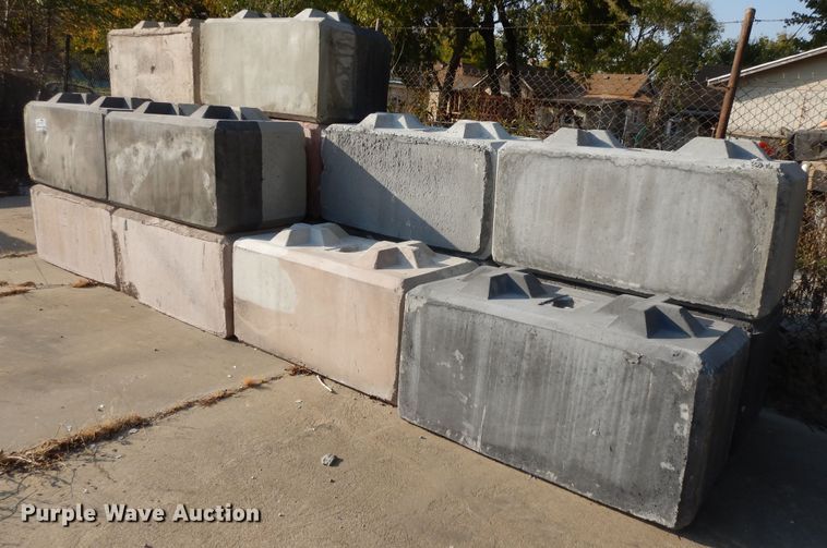 image for item DD6677 (14) concrete blocks