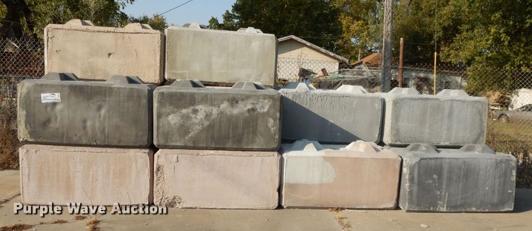 image for item DD6677 (14) concrete blocks