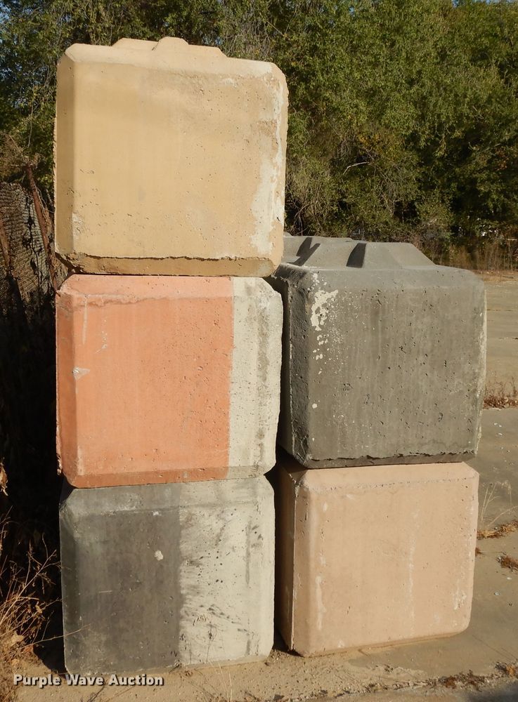 image for item DD6677 (14) concrete blocks