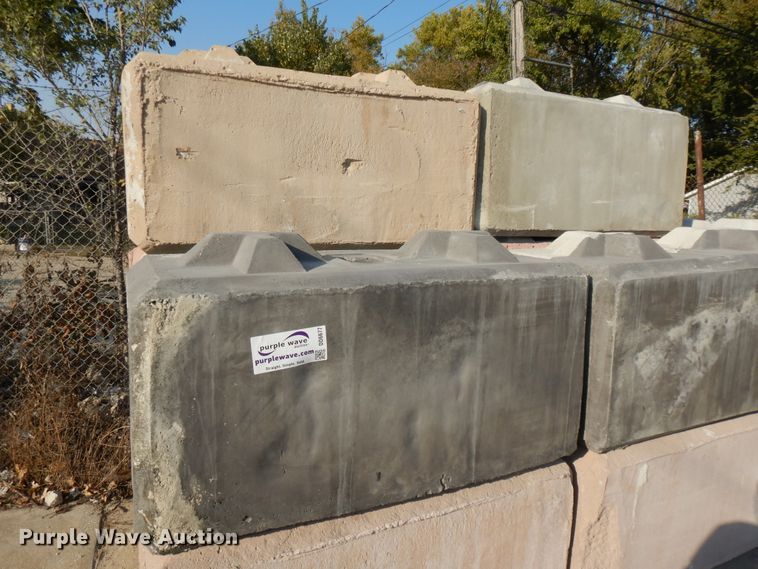 image for item DD6677 (14) concrete blocks