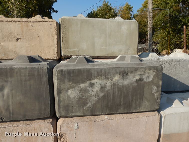 image for item DD6677 (14) concrete blocks