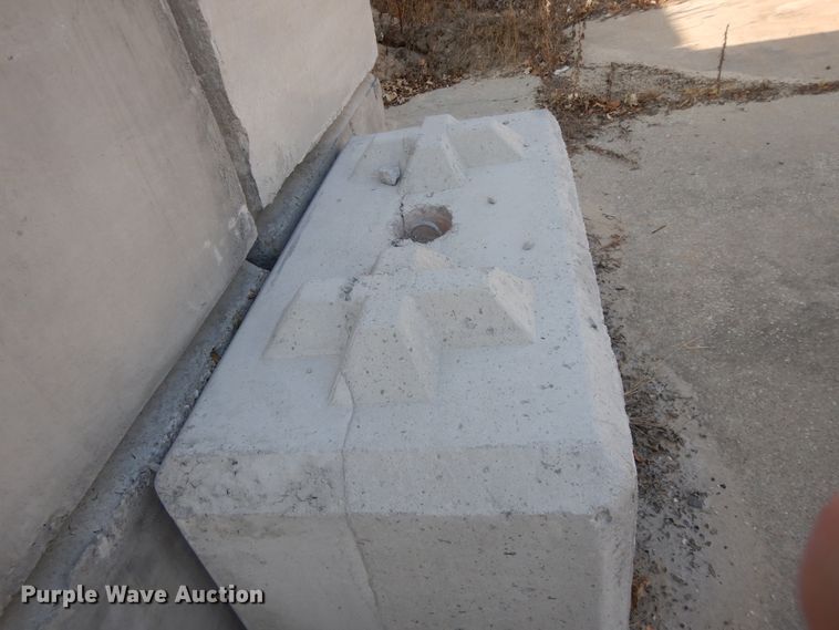 image for item DD6678 (50) concrete blocks