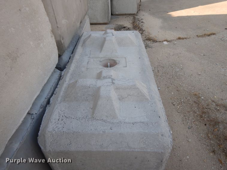 image for item DD6679 (50) concrete blocks