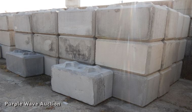 image for item DD6680 (50) concrete blocks