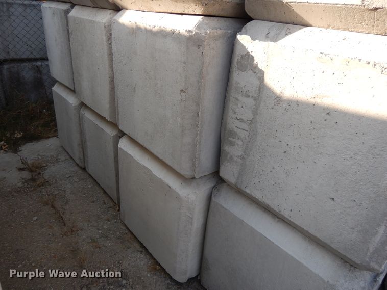 image for item DD6680 (50) concrete blocks