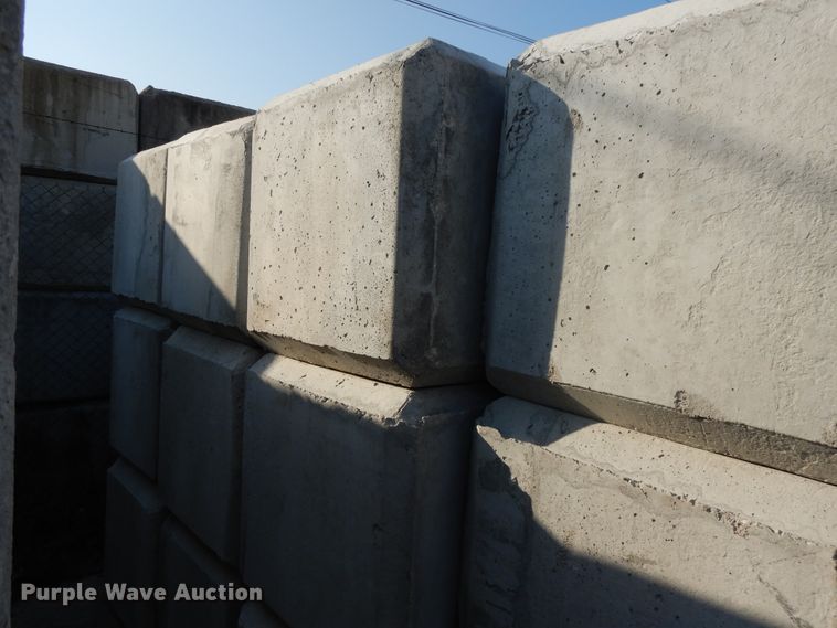image for item DD6680 (50) concrete blocks