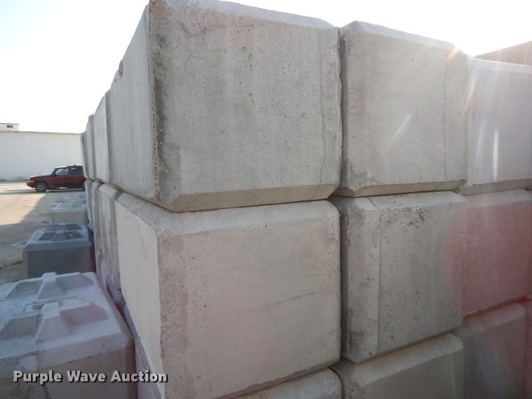 image for item DD6680 (50) concrete blocks
