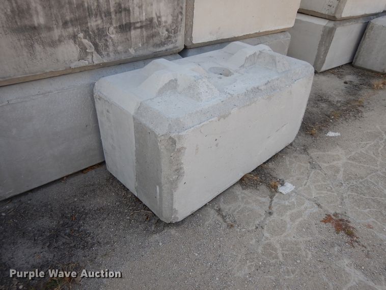 image for item DD6680 (50) concrete blocks