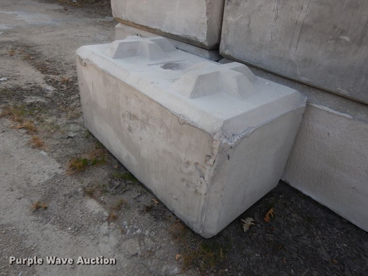 image for item DD6681 (50) concrete blocks