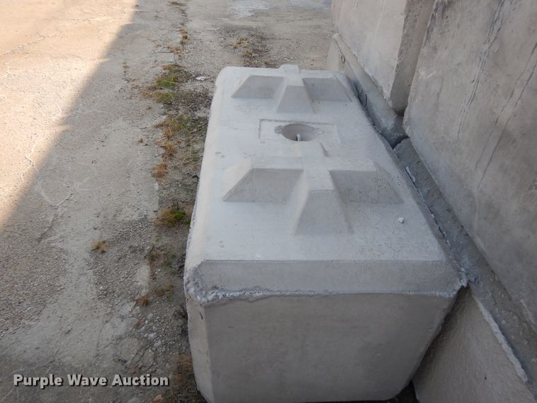 image for item DD6681 (50) concrete blocks