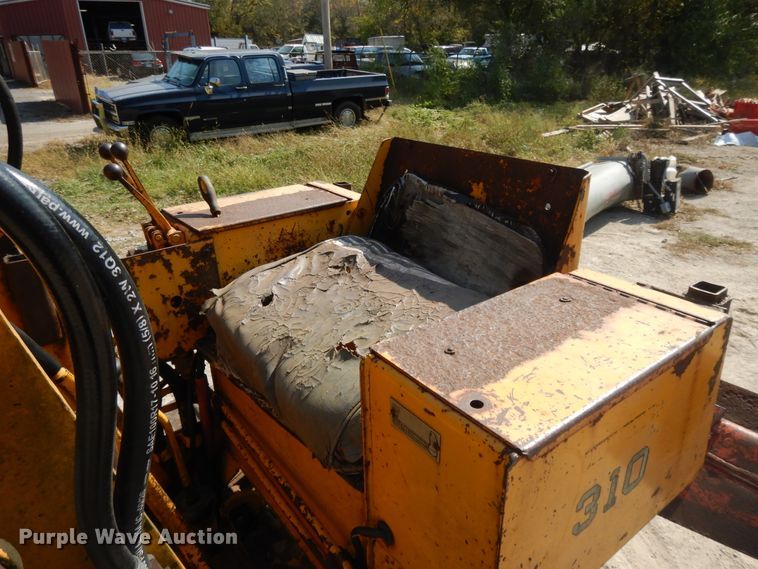 image for item DD6692 1965 Case 310G  track loader