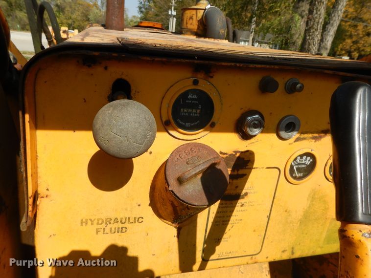 image for item DD6692 1965 Case 310G  track loader