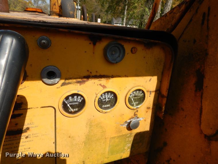 image for item DD6692 1965 Case 310G  track loader