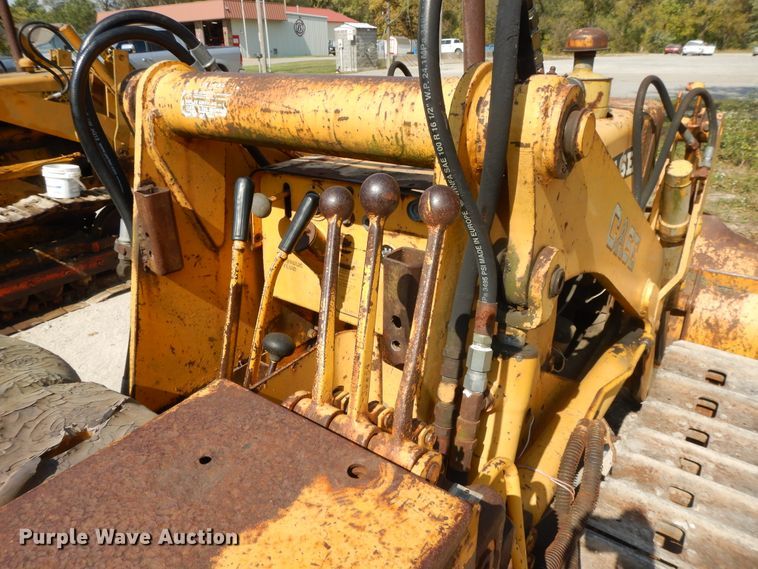 image for item DD6692 1965 Case 310G  track loader