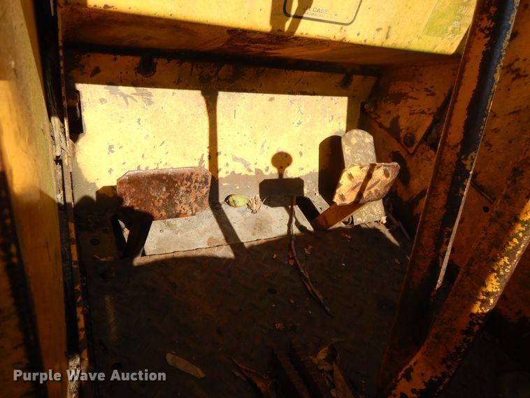 image for item DD6692 1965 Case 310G  track loader