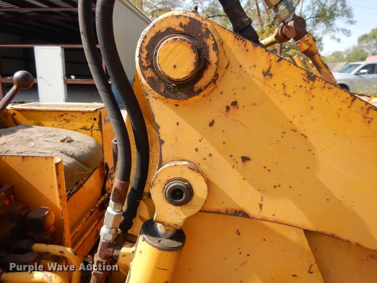 image for item DD6692 1965 Case 310G  track loader