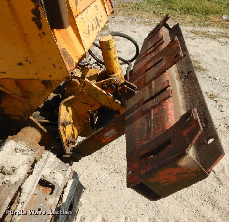 image for item DD6692 1965 Case 310G  track loader