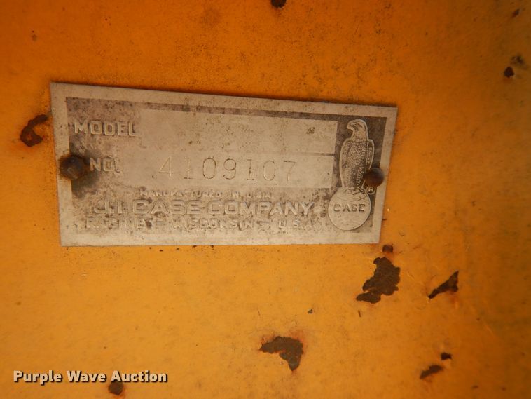 image for item DD6692 1965 Case 310G  track loader