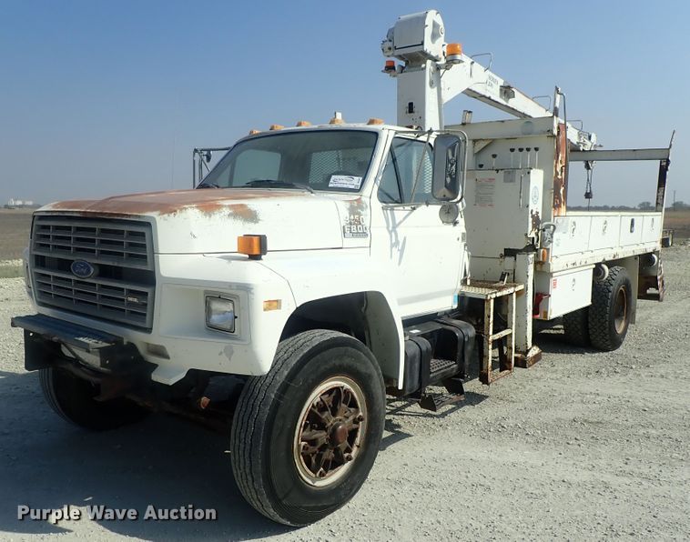 image for item DE0851 1992 Ford F800  crane truck