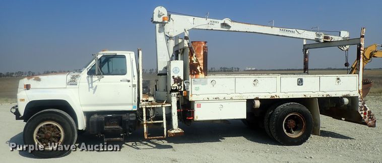image for item DE0851 1992 Ford F800  crane truck