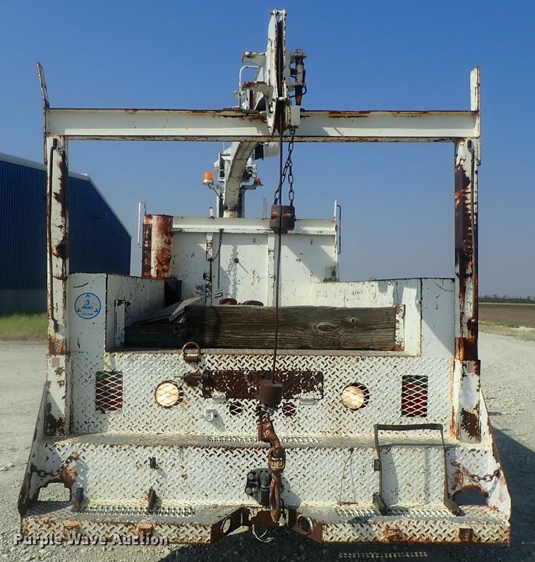 image for item DE0851 1992 Ford F800  crane truck