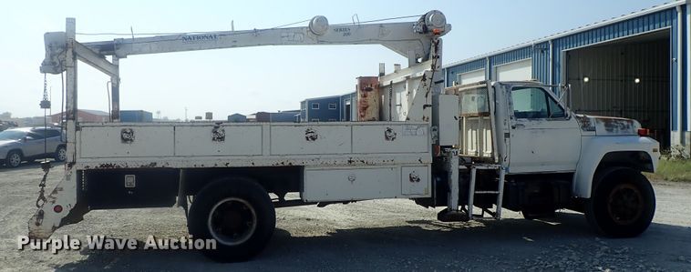 image for item DE0851 1992 Ford F800  crane truck