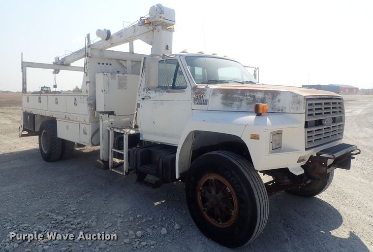 image for item DE0851 1992 Ford F800  crane truck