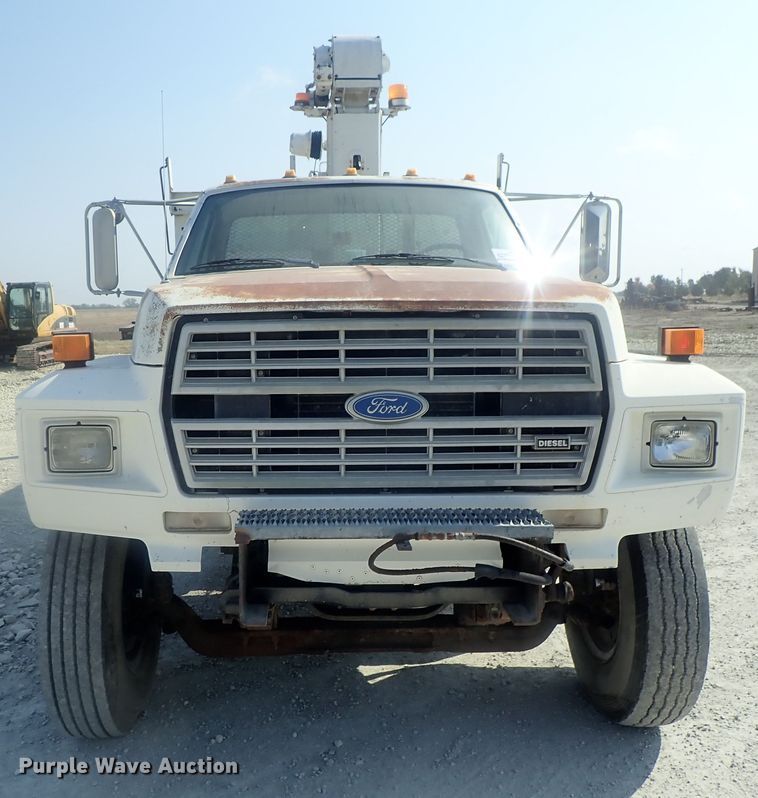 image for item DE0851 1992 Ford F800  crane truck