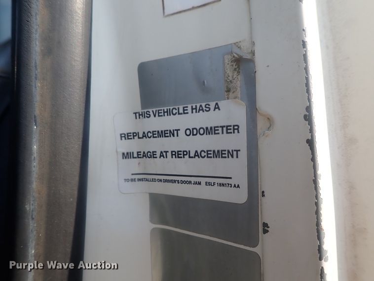 image for item DE0851 1992 Ford F800  crane truck