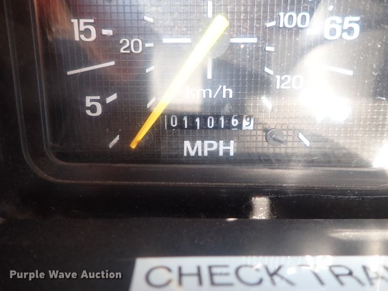 image for item DE0851 1992 Ford F800  crane truck