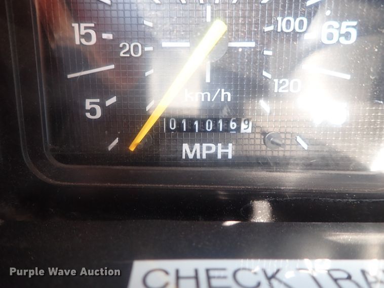 image for item DE0851 1992 Ford F800  crane truck