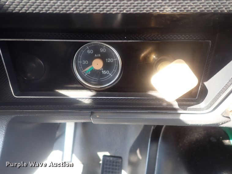 image for item DE0851 1992 Ford F800  crane truck